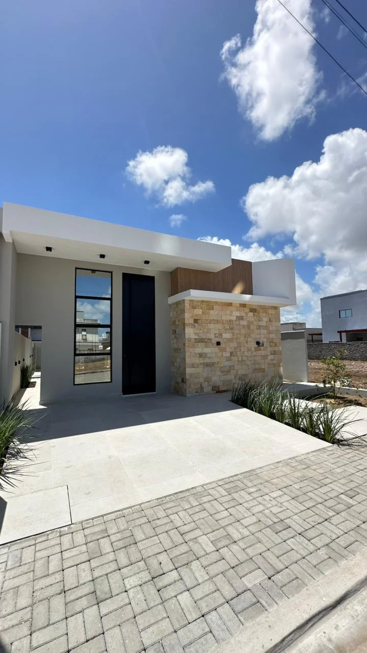 Excelente Casa em Condomínio Fechado com 3 Suítes sendo 1 Master, Piscina e Lazer Completo