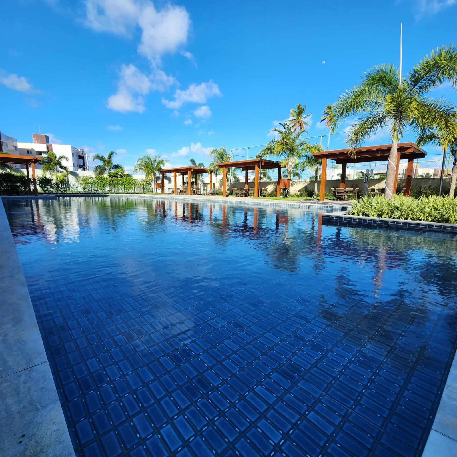 Excelente Casa em Condomínio Fechado com 3 Quartos sendo 1 Suíte Master, Piscina e Lazer Completo