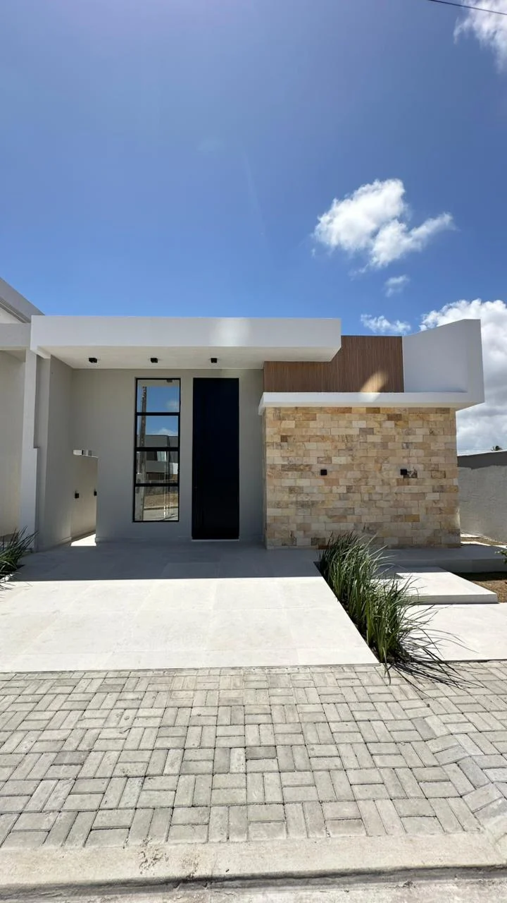Excelente Casa em Condomínio Fechado com 3 Suítes sendo 1 Master, Piscina e Lazer Completo