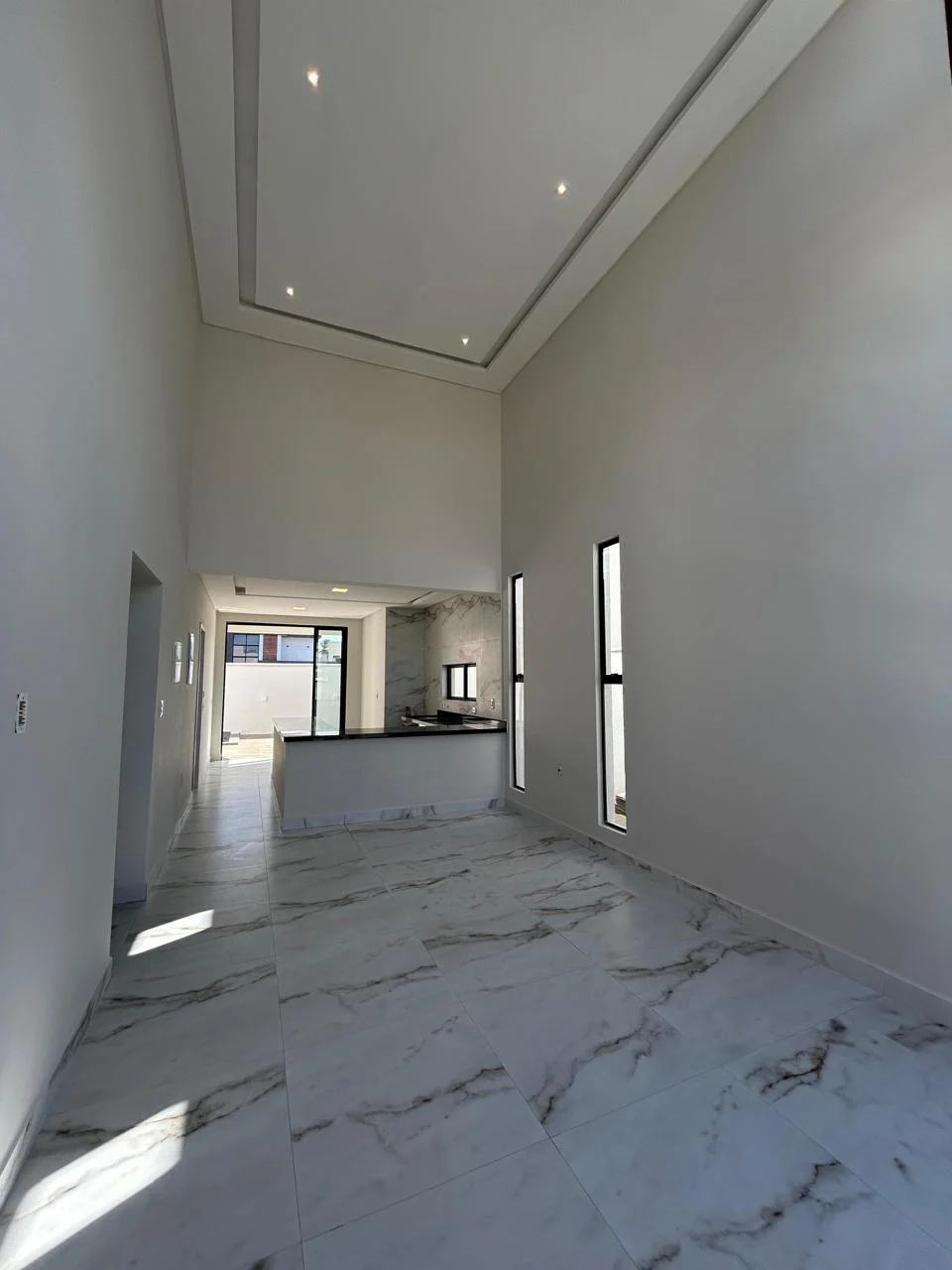 Excelente Casa em Condomínio Fechado com 3 Quartos sendo 1 Suíte Master, Piscina e Lazer Completo