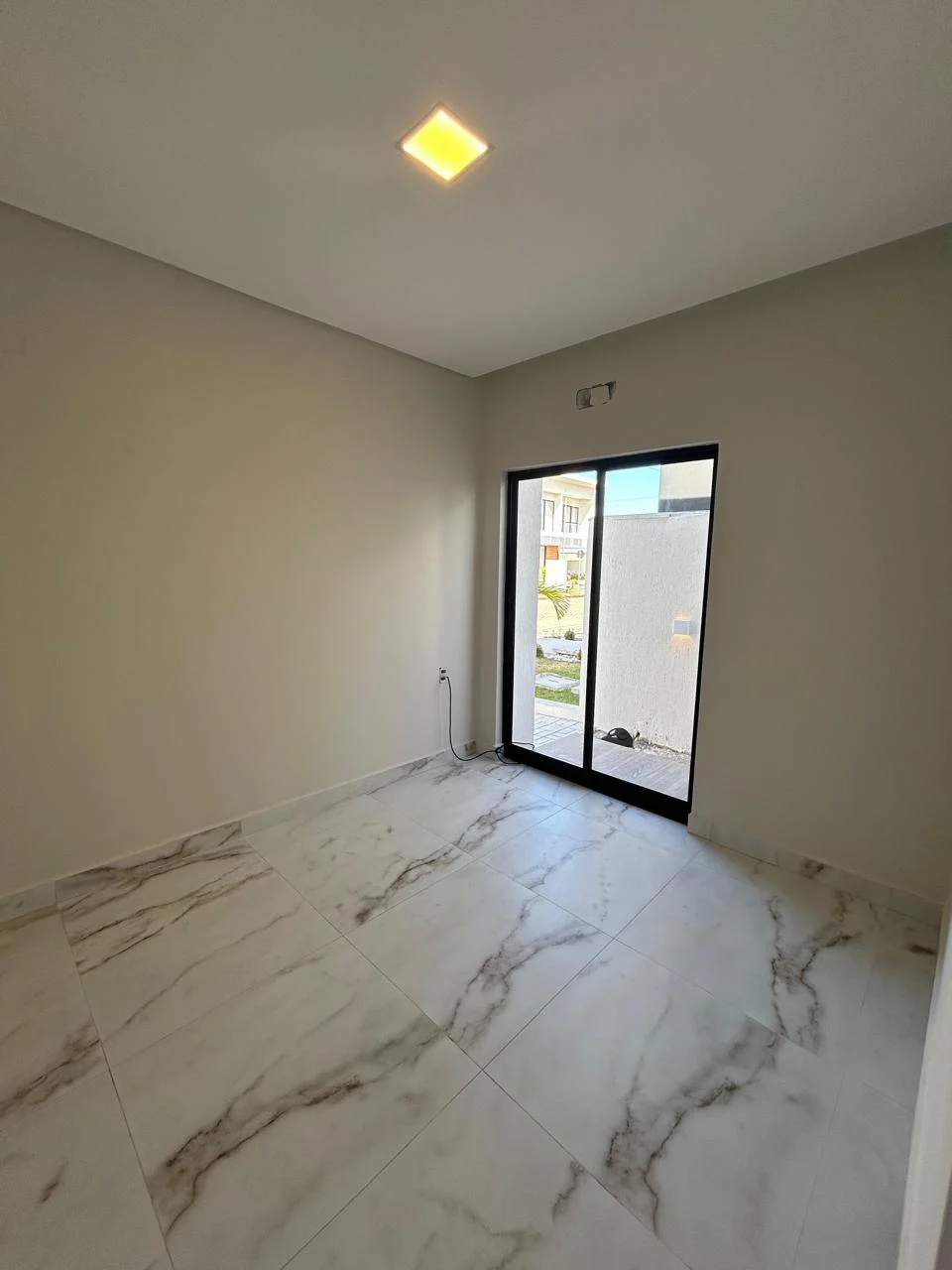 Excelente Casa em Condomínio Fechado com 3 Quartos sendo 1 Suíte Master, Piscina e Lazer Completo