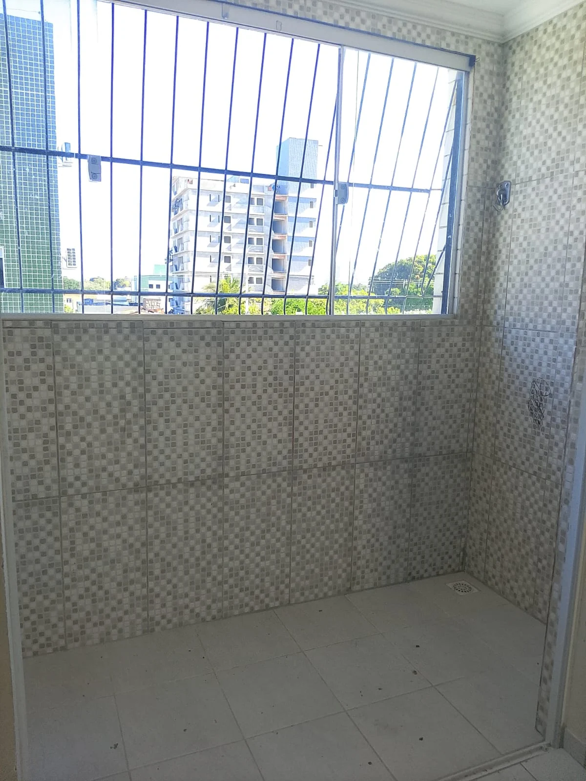 Apartamento no Jardim Cidade Universitária com 3 Quartos sendo 1 Suíte