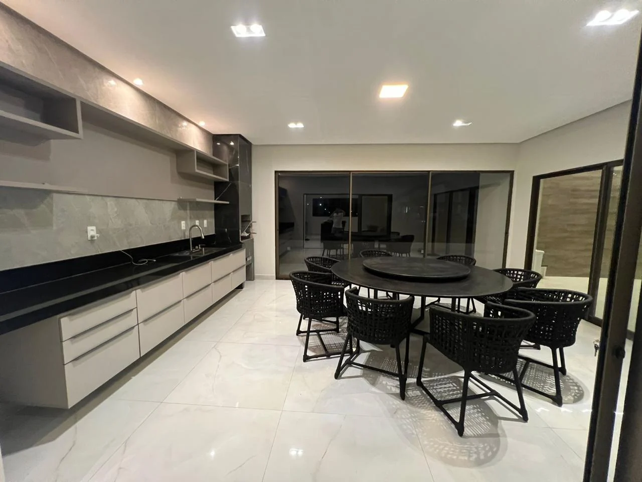 Excelente Casa em Bananeira em Condomínio Fechado com 4 Suítes, Lazer