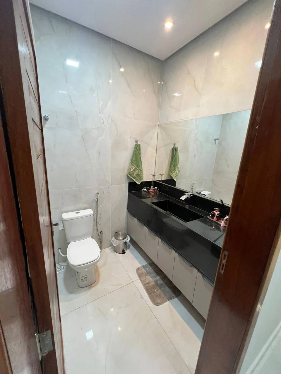Excelente Casa em Bananeira em Condomínio Fechado com 4 Suítes, Lazer