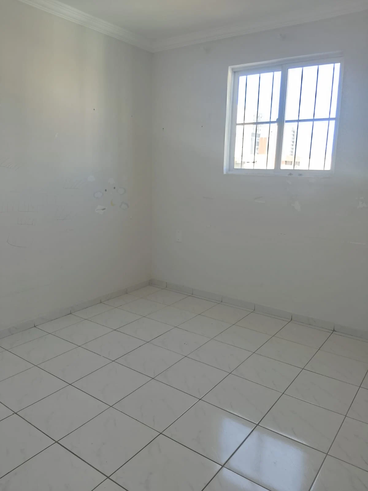 Apartamento no Jardim Cidade Universitária com 3 Quartos sendo 1 Suíte