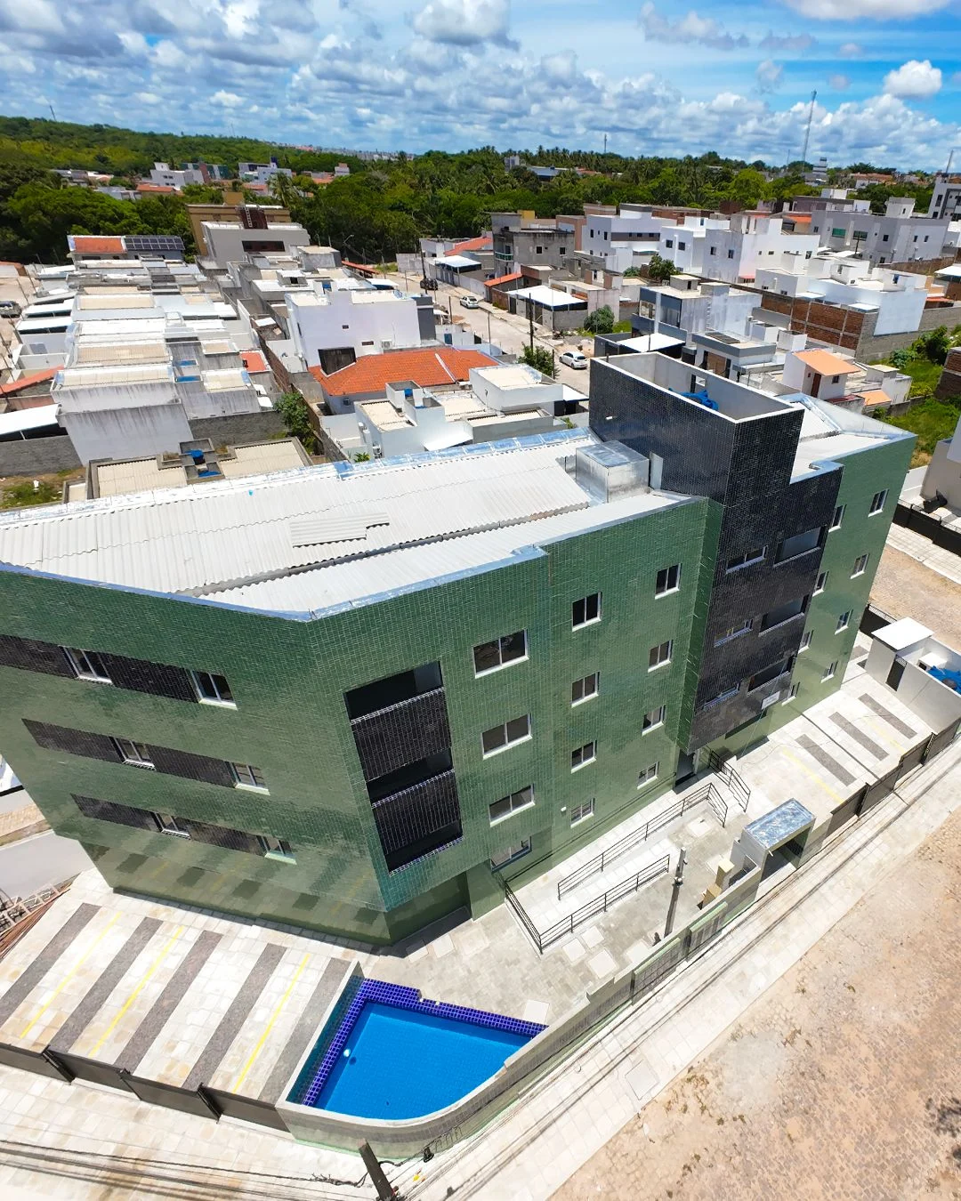Apartamento no José Américo com 2 Quartos sendo 1 Suíte, Piscina