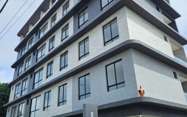 Apartamento Novo com 2 Quartos sendo 1 Suíte nos Bancários, Elevador e Piscina