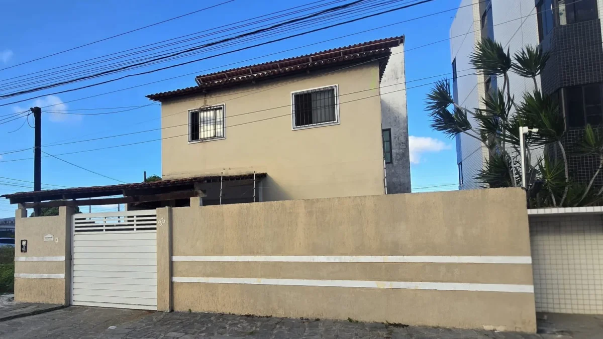 Casa Duplex no José Américo com 3 Quartos sendo 1 Suíte