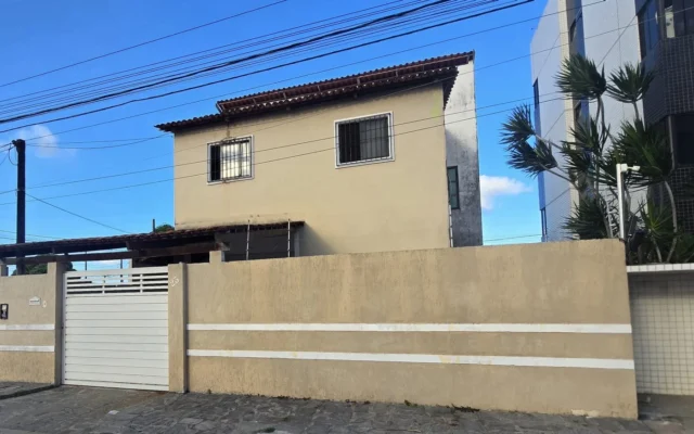 Casa Duplex no José Américo com 3 Quartos sendo 1 Suíte
