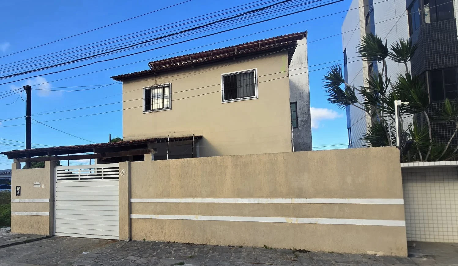 Casa Duplex no José Américo com 3 Quartos sendo 1 Suíte