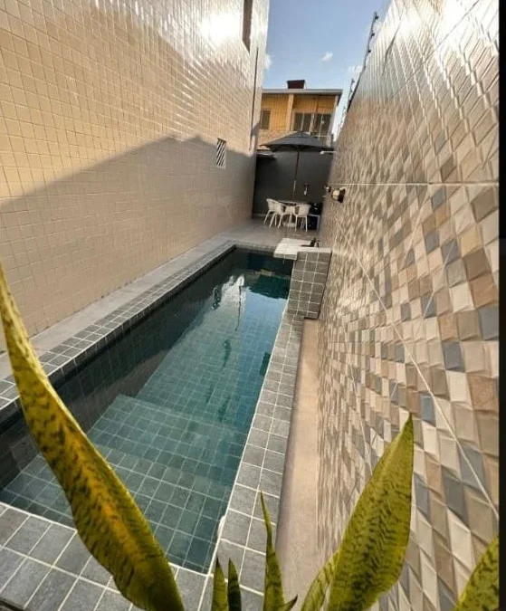 Apartamento Térreo com Área nos Jardim Cidade Universitária/Bancários com 3 Quartos sendo 2 Suítes com Piscina