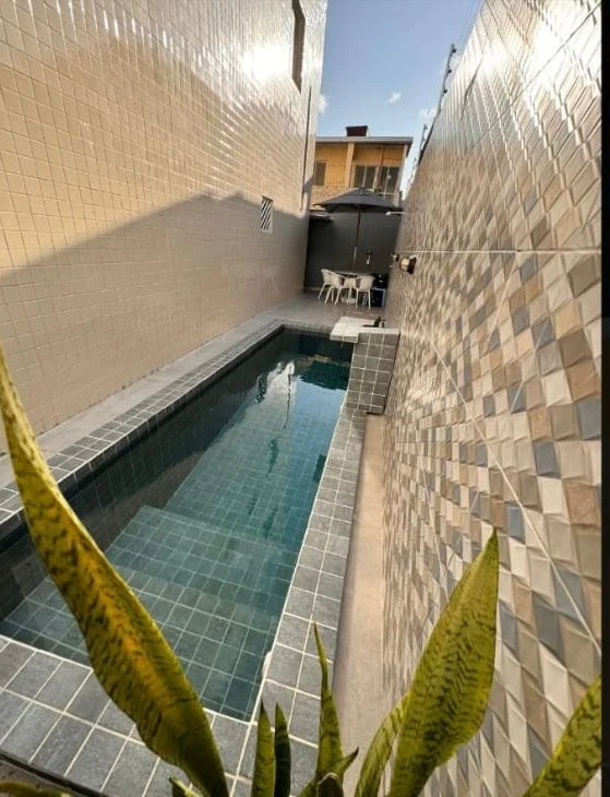 Apartamento Térreo com Área nos Jardim Cidade Universitária/Bancários com 3 Quartos sendo 2 Suítes com Piscina
