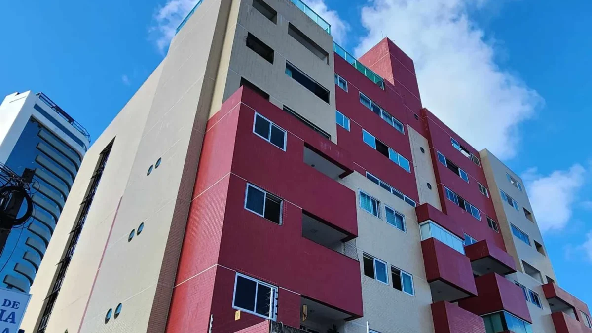 Apartamento no Miramar com 2 Quartos sendo 1 Suíte, Elevador e Piscina, Próximo a Epitácio