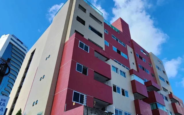 Apartamento no Miramar com 2 Quartos sendo 1 Suíte, Elevador e Piscina, Próximo a Epitácio