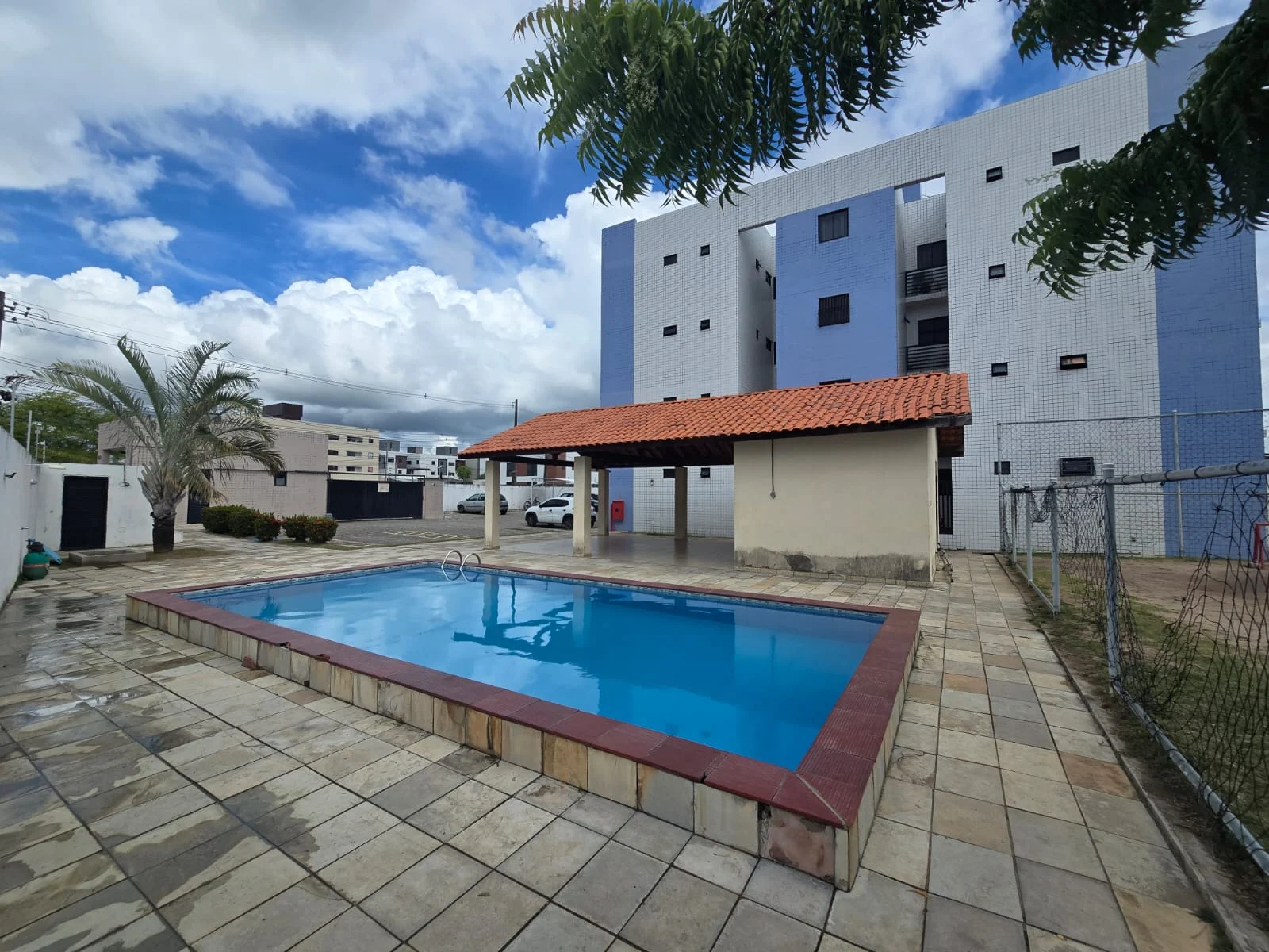 Apartamento em Paratibe/Valentina 2 Quartos sendo 1 Suíte com Piscina