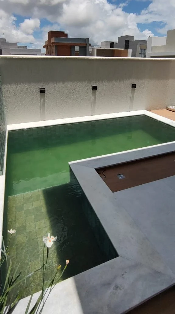 Excelente Casa em Condomínio Fechado com 3 Quartos sendo 1 Suíte Master, Piscina e Lazer Completo