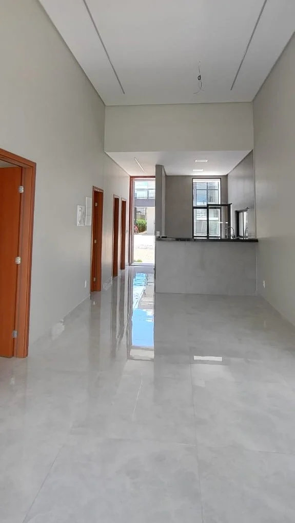Excelente Casa em Condomínio Fechado com 3 Quartos sendo 1 Suíte Master, Piscina e Lazer Completo