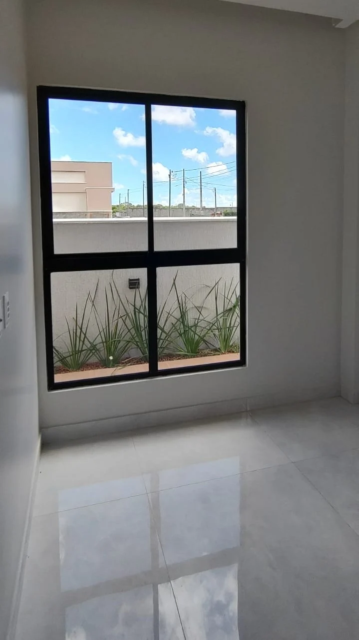 Excelente Casa em Condomínio Fechado com 3 Quartos sendo 1 Suíte Master, Piscina e Lazer Completo
