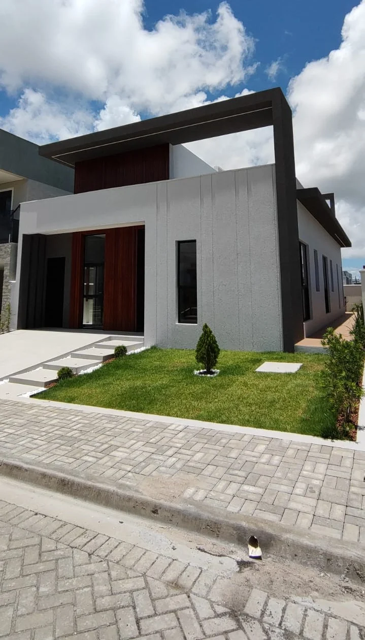 Excelente Casa em Condomínio Fechado com 3 Quartos sendo 1 Suíte Master, Piscina e Lazer Completo