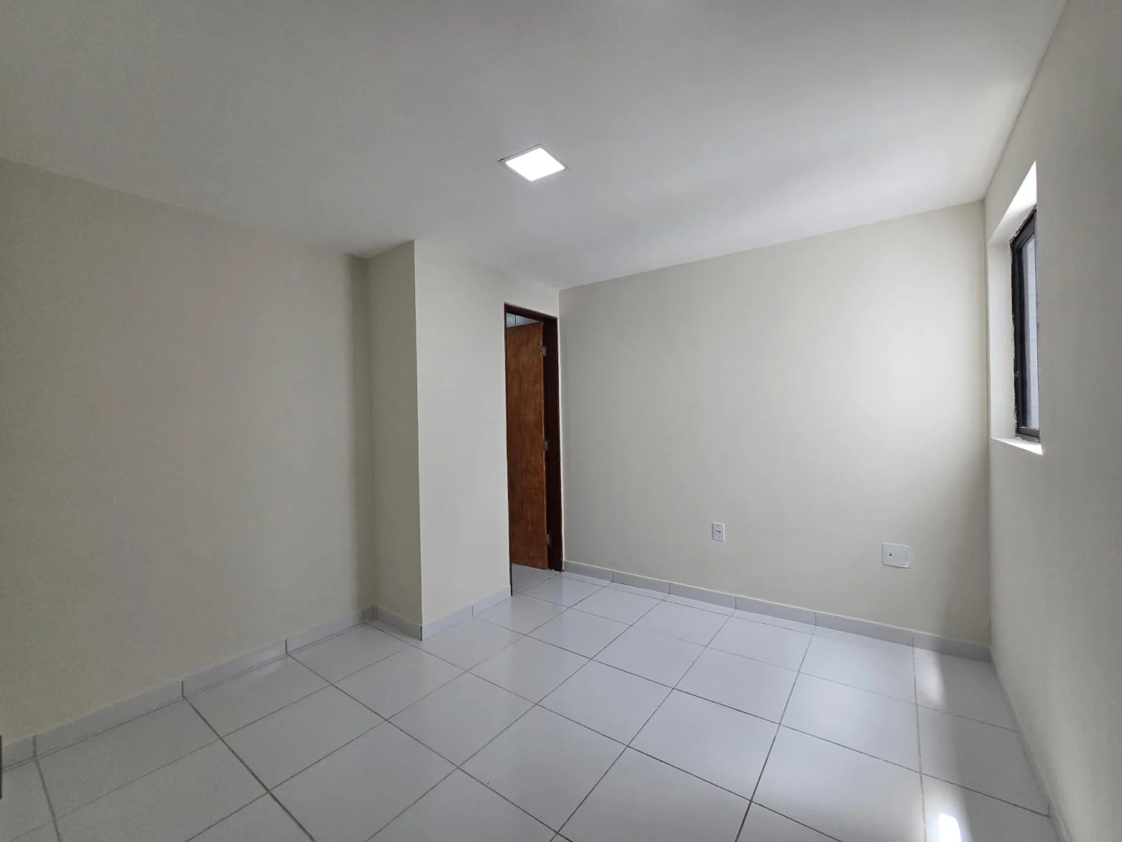 Apartamento em Paratibe/Valentina 2 Quartos sendo 1 Suíte com Piscina