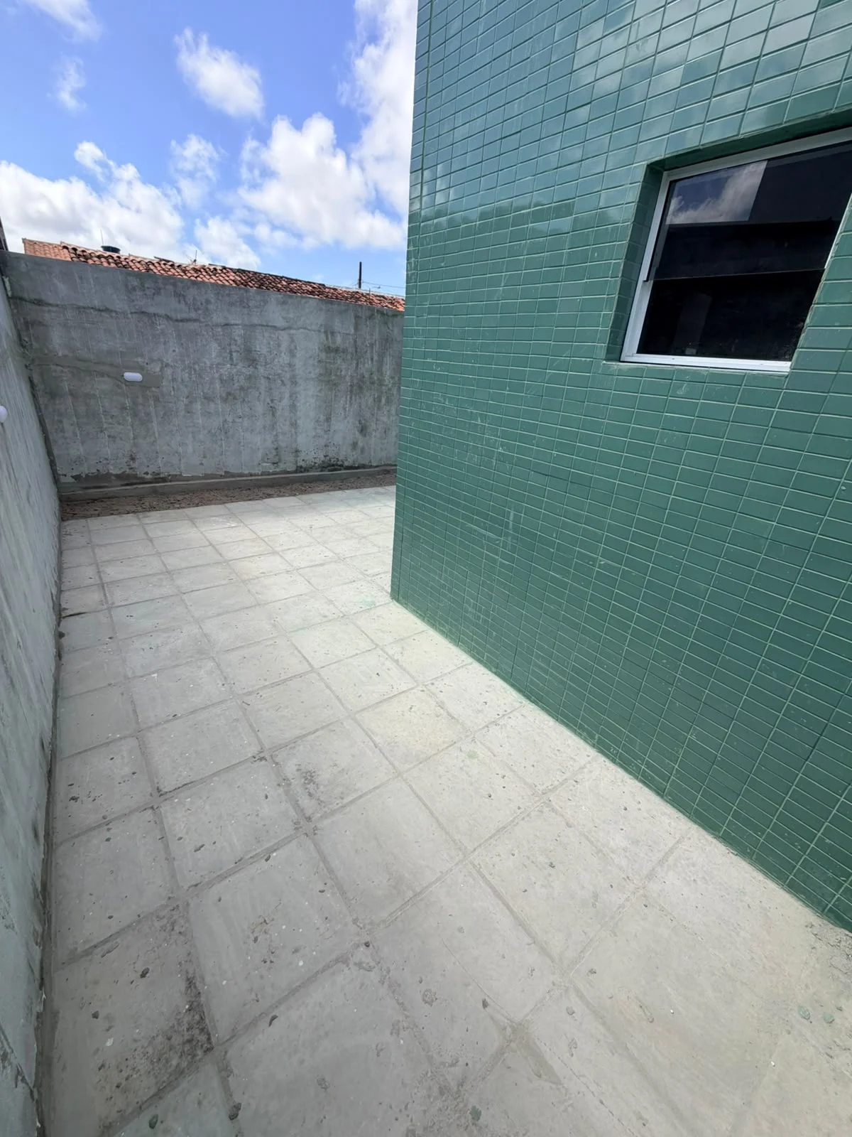 Apartamento em Mangabeira com 2 Quartos sendo 1 Suíte