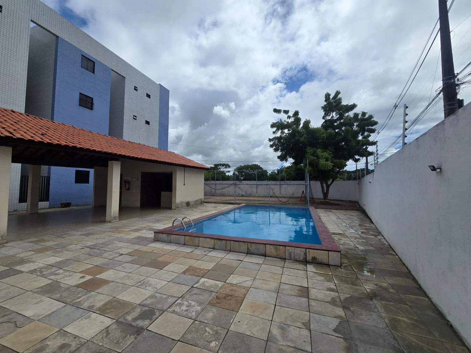 Apartamento em Paratibe/Valentina 2 Quartos sendo 1 Suíte com Piscina