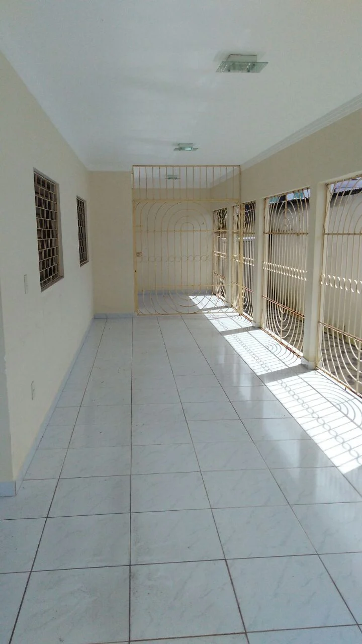 ALUGO ou VENDO Casa nos Bancários com 3 Quartos sendo 1 Suíte