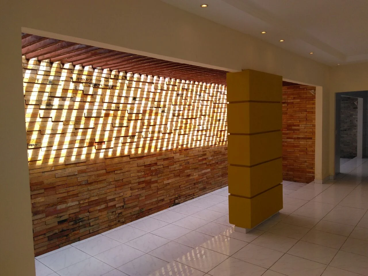 ALUGO ou VENDO Casa nos Bancários com 3 Quartos sendo 1 Suíte