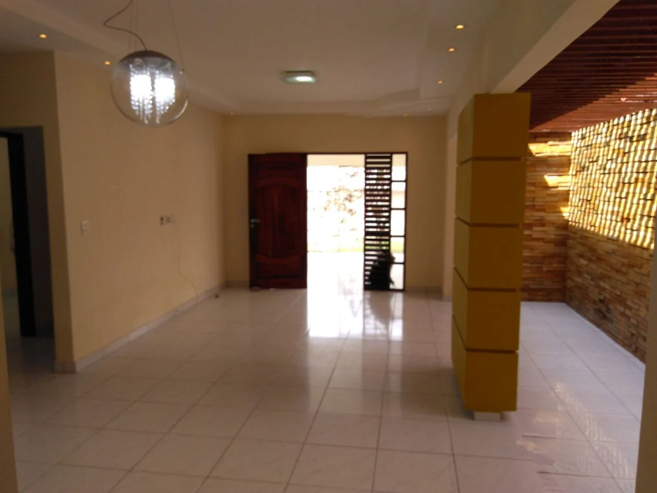 ALUGO ou VENDO Casa nos Bancários com 3 Quartos sendo 1 Suíte