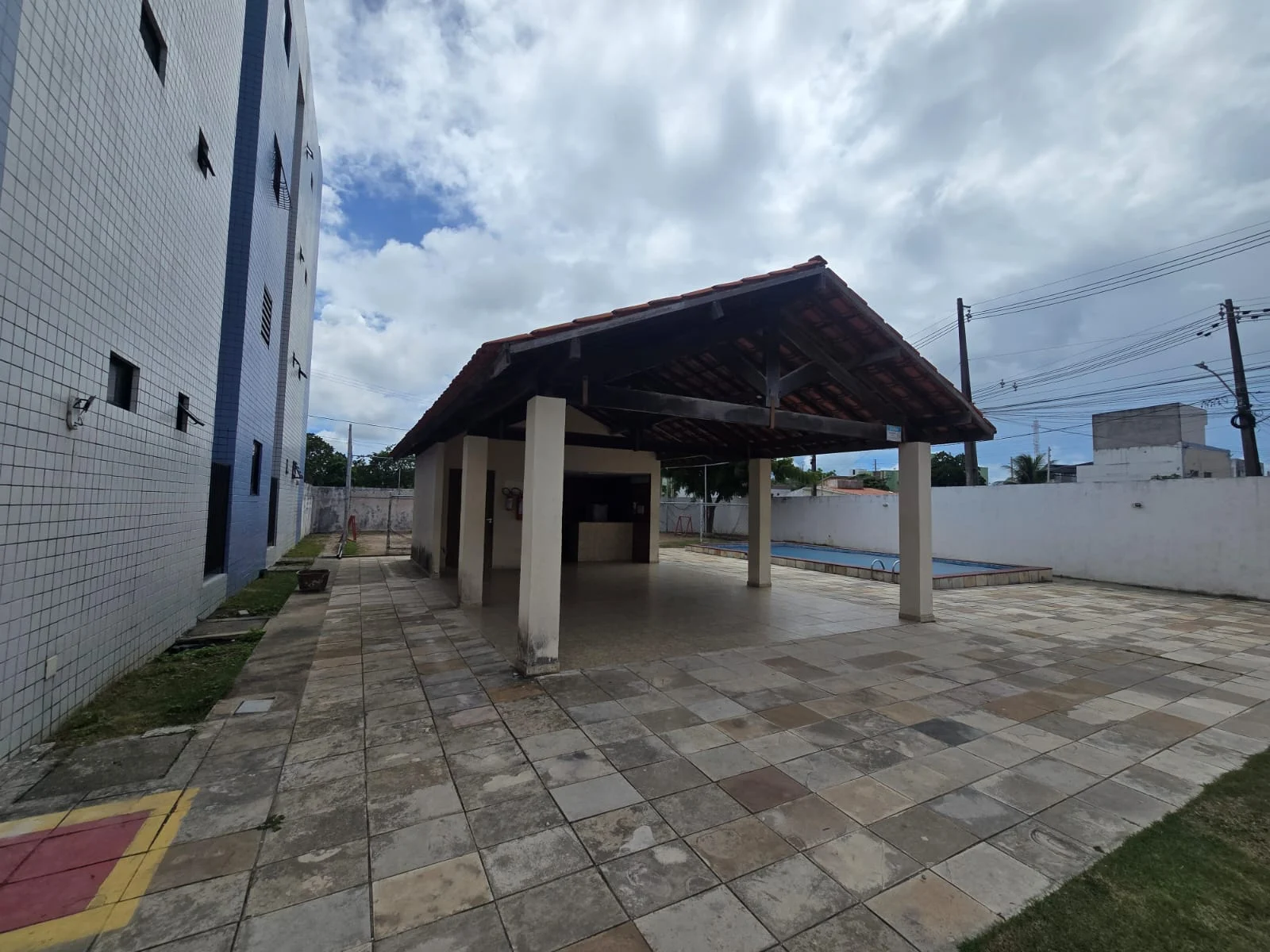 Apartamento em Paratibe/Valentina 2 Quartos sendo 1 Suíte com Piscina