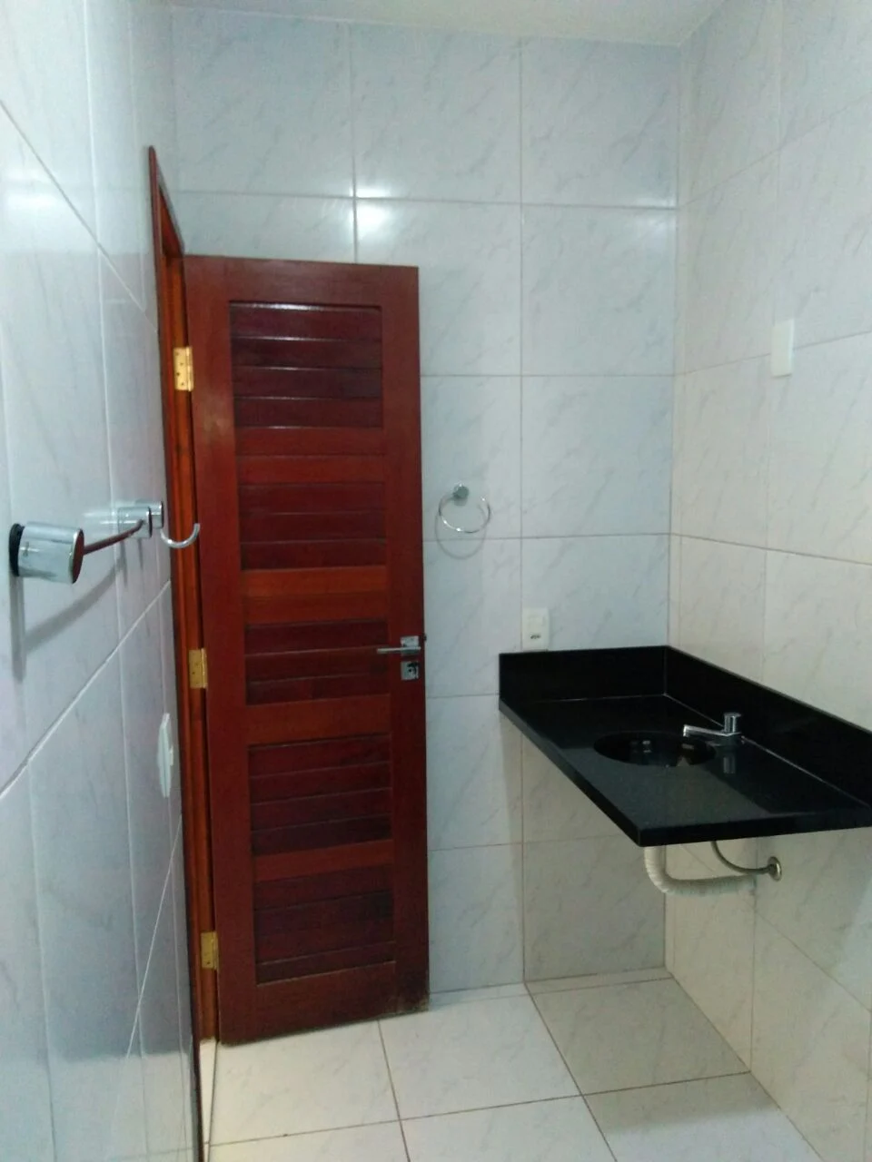 ALUGO ou VENDO Casa nos Bancários com 3 Quartos sendo 1 Suíte