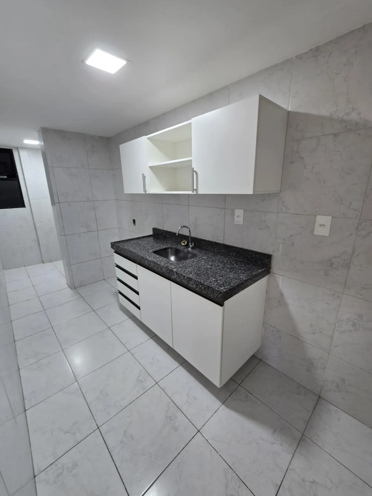 ALUGO Apartamento no Expedicionários com 2 Quartos, Elevador e Portaria R$ 2.470,00*