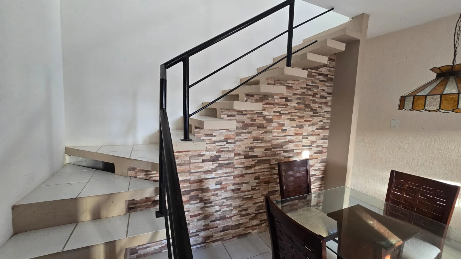 Casa Duplex no José Américo com 3 Quartos sendo 1 Suíte