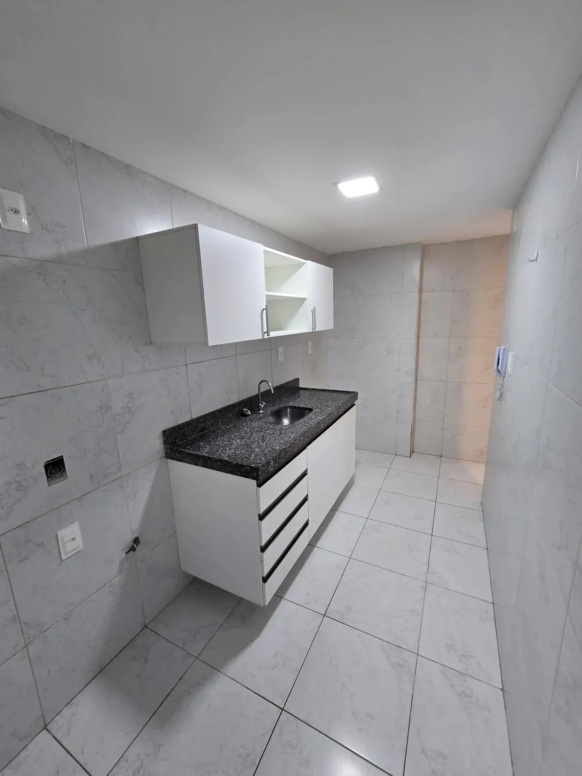 ALUGO Apartamento no Expedicionários com 2 Quartos, Elevador e Portaria R$ 2.470,00*