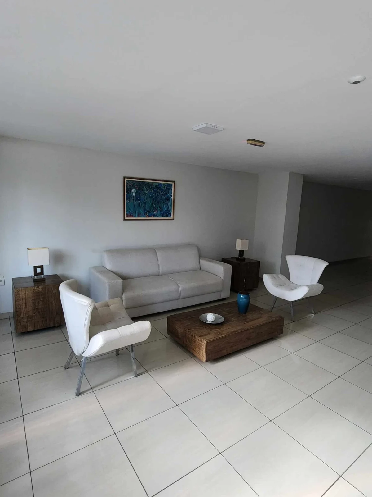 Apartamento no Miramar com 2 Quartos sendo 1 Suíte, Elevador e Piscina, Próximo a Epitácio