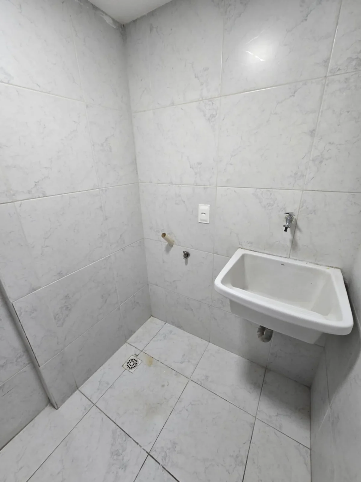ALUGO Apartamento no Expedicionários com 2 Quartos, Elevador e Portaria R$ 2.470,00*