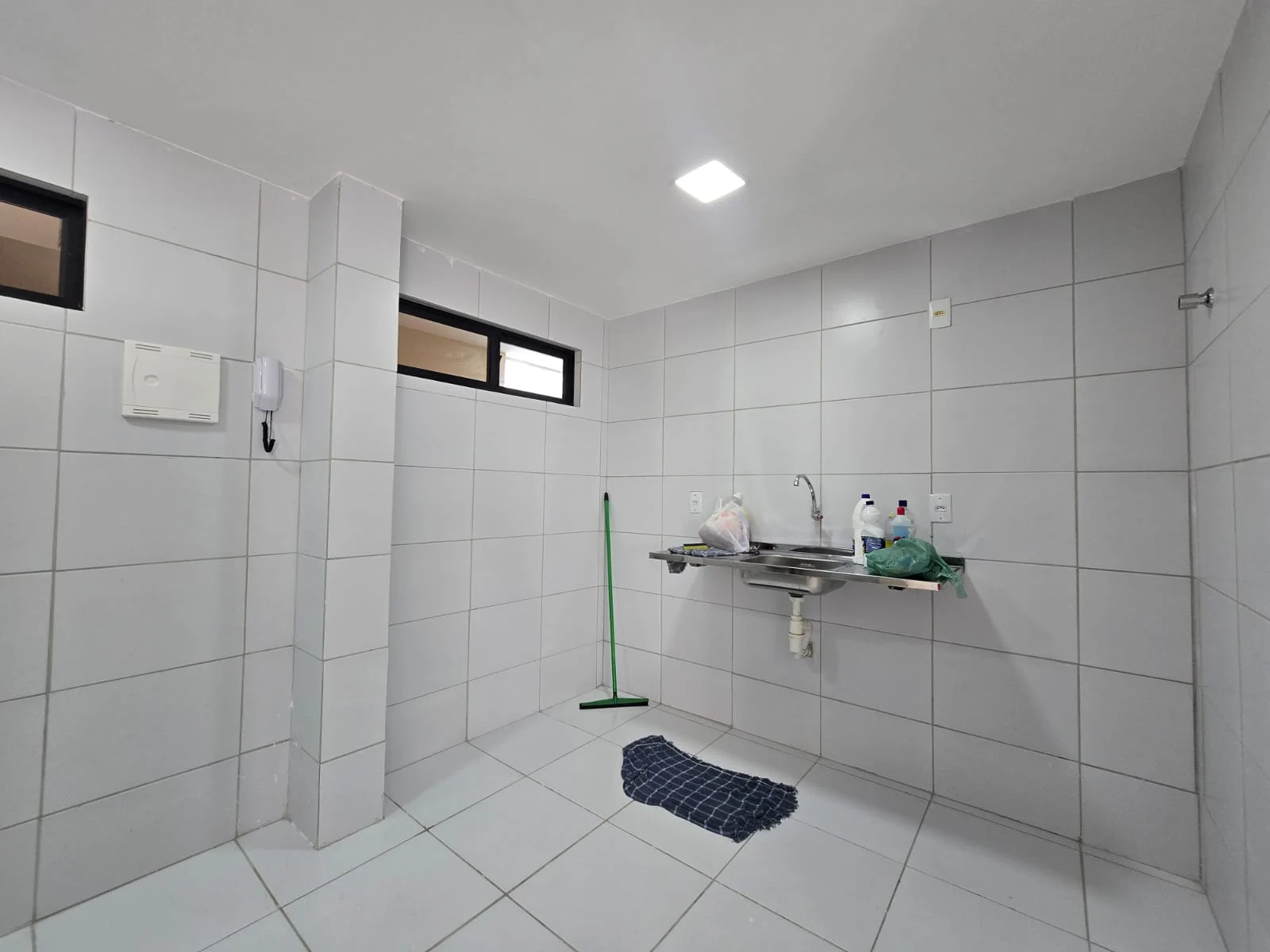 Apartamento em Paratibe/Valentina 2 Quartos sendo 1 Suíte com Piscina