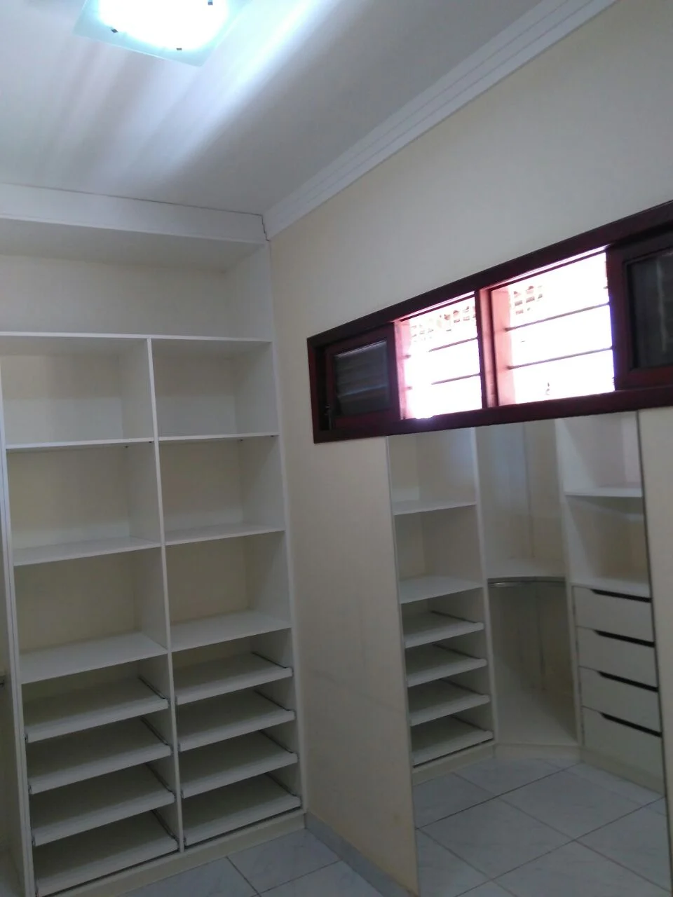 ALUGO ou VENDO Casa nos Bancários com 3 Quartos sendo 1 Suíte