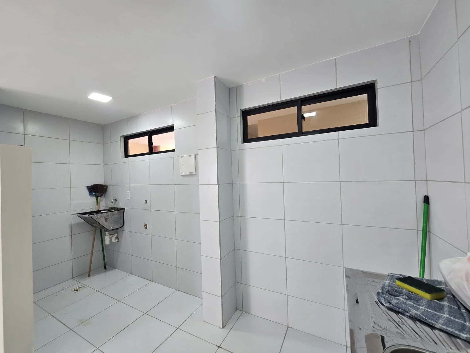 Apartamento em Paratibe/Valentina 2 Quartos sendo 1 Suíte com Piscina