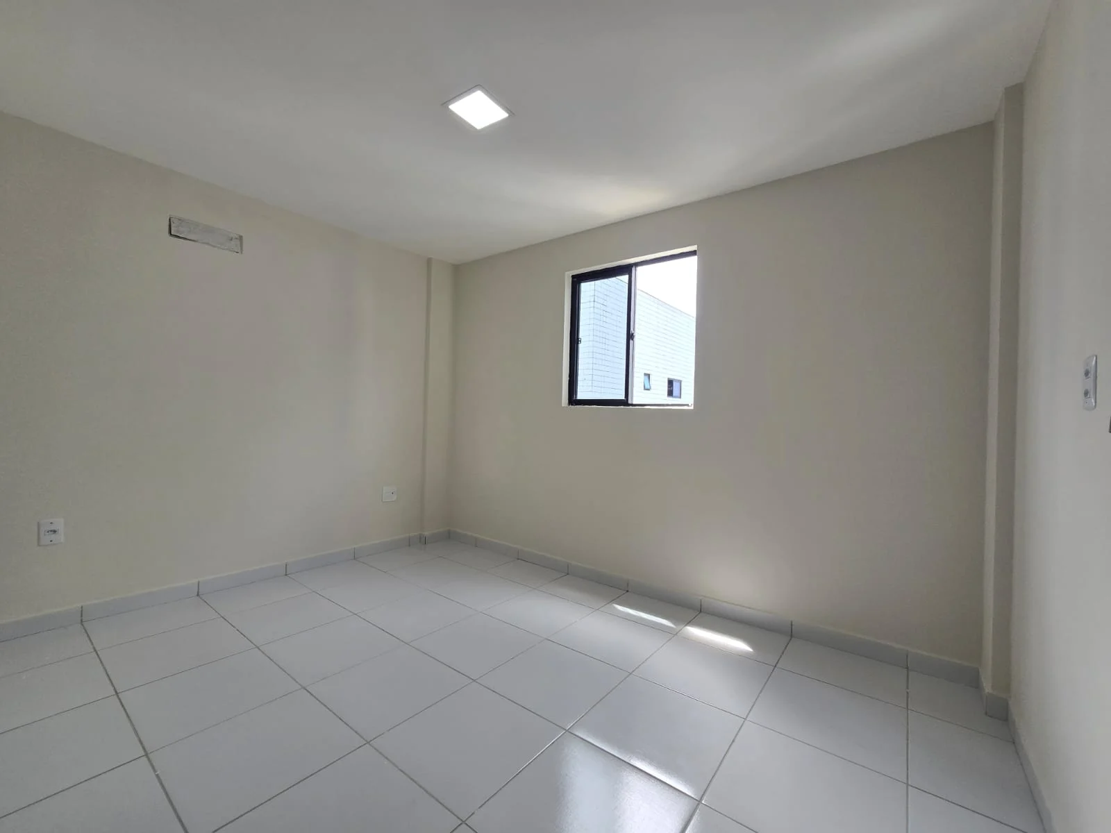 Apartamento em Paratibe/Valentina 2 Quartos sendo 1 Suíte com Piscina