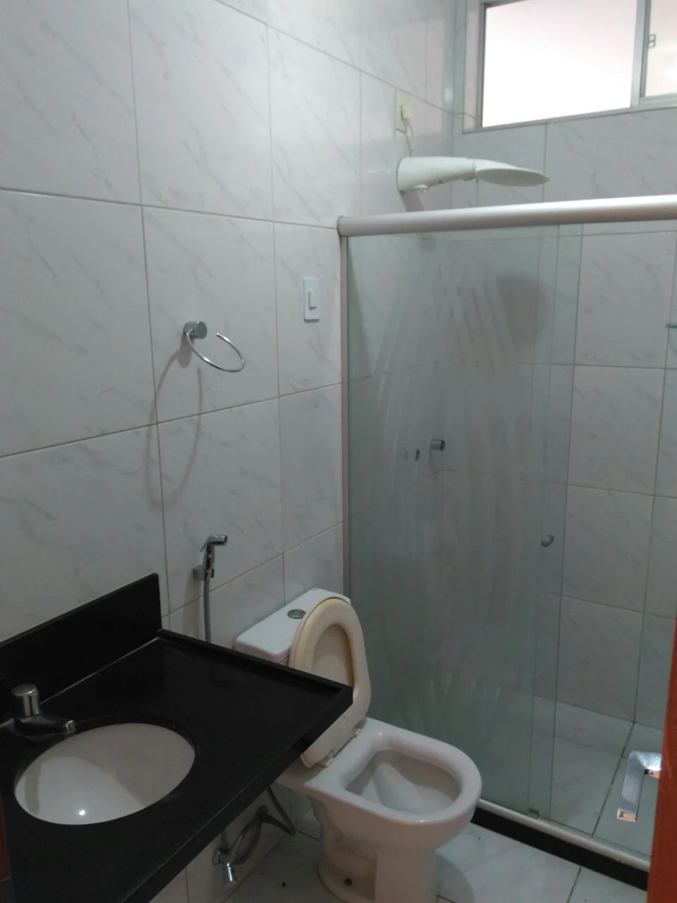 ALUGO ou VENDO Casa nos Bancários com 3 Quartos sendo 1 Suíte