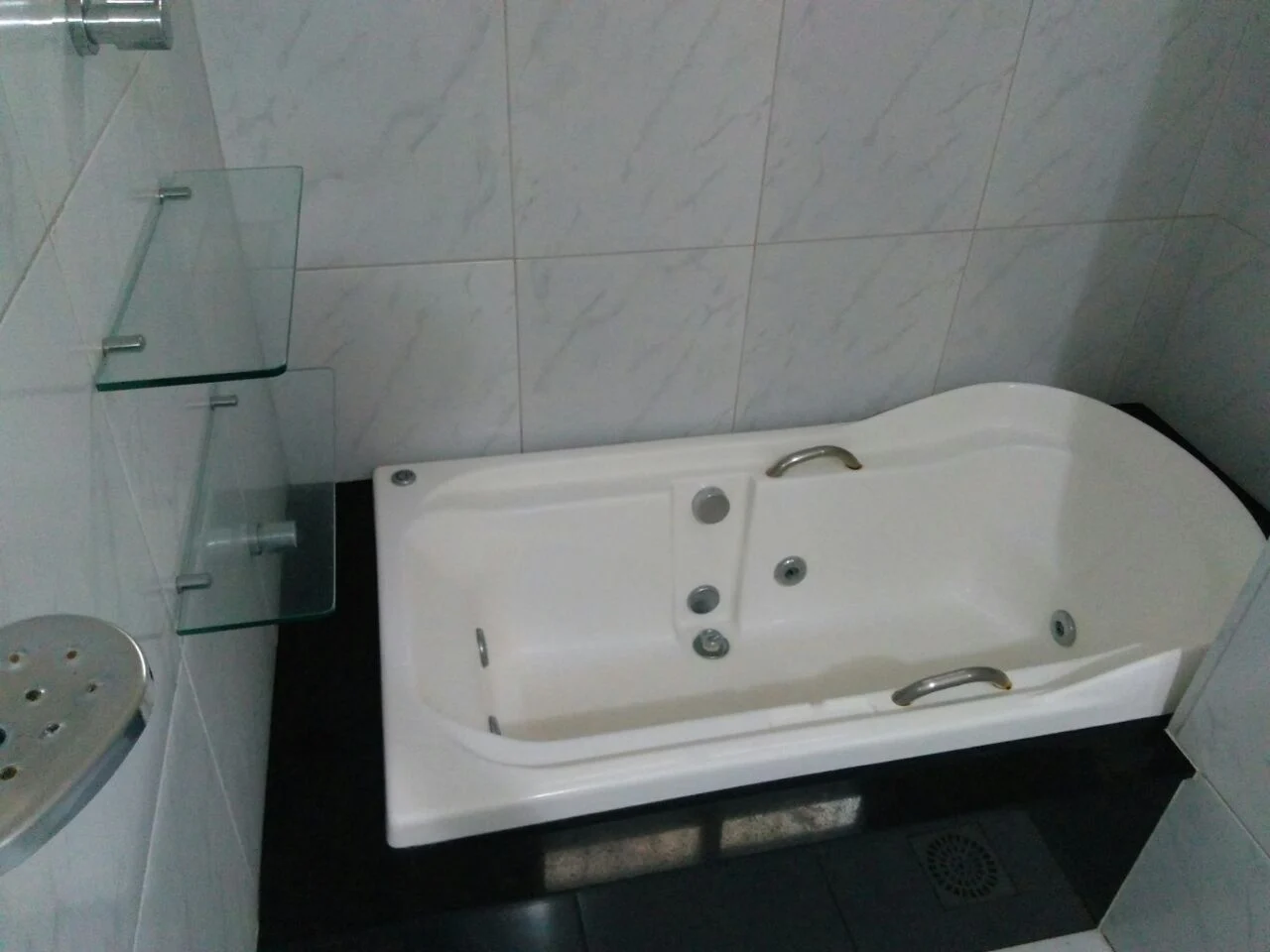 ALUGO ou VENDO Casa nos Bancários com 3 Quartos sendo 1 Suíte