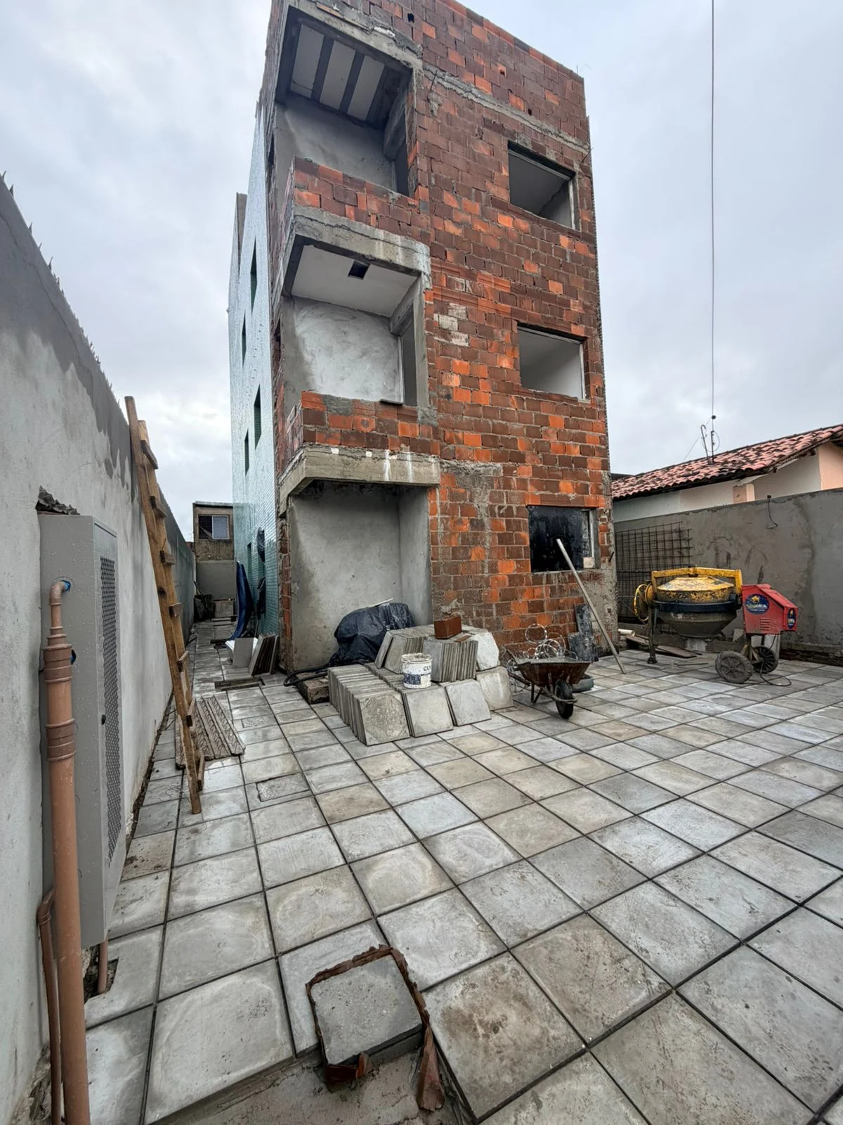 Apartamento em Mangabeira com 2 Quartos sendo 1 Suíte
