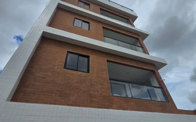 Apartamento na Torre com 2 Quartos sendo 1 Suíte