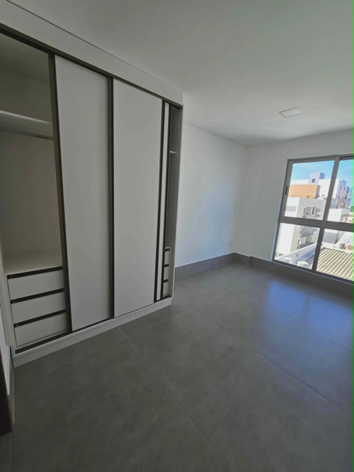ALUGO Apartamento no Bessa com 3 Quartos sendo 1 Suíte, Elevador e Lazer, Próximo do Mar R$ XX00,00*