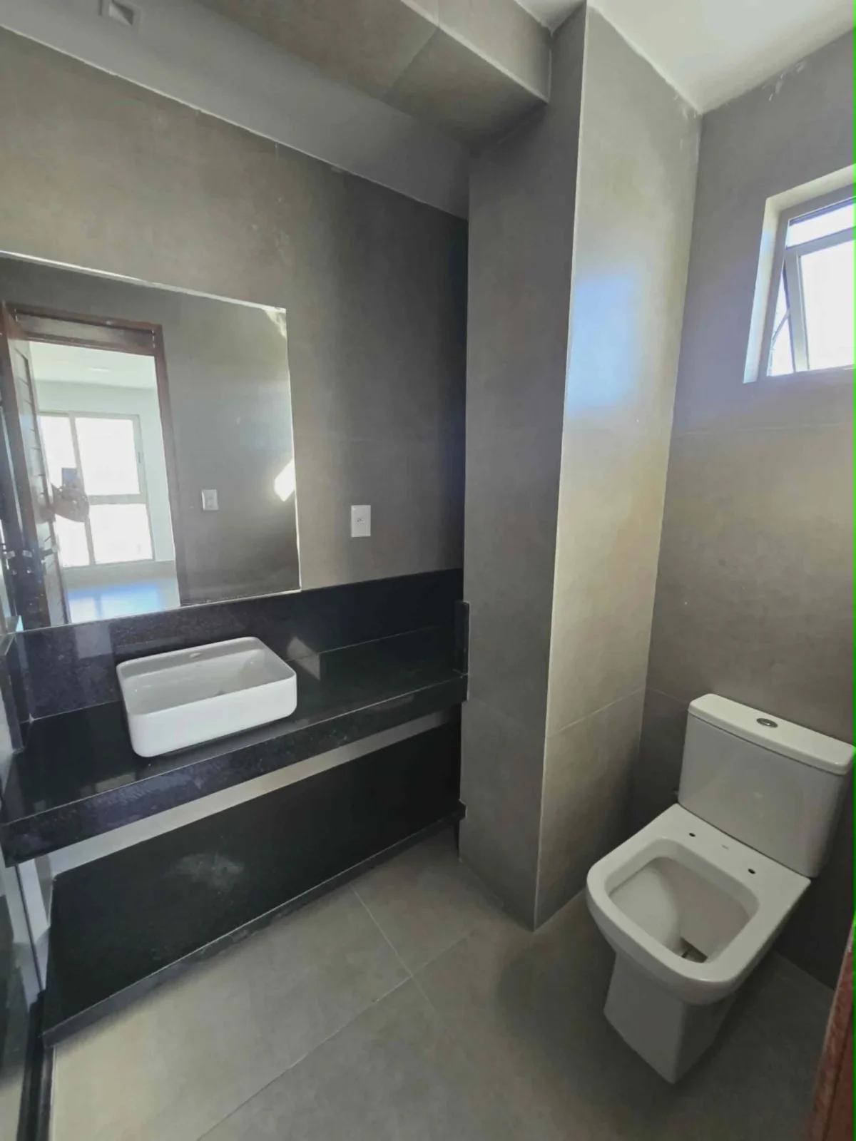ALUGO Apartamento no Bessa com 3 Quartos sendo 1 Suíte, Elevador e Lazer, Próximo do Mar R$ XX00,00*