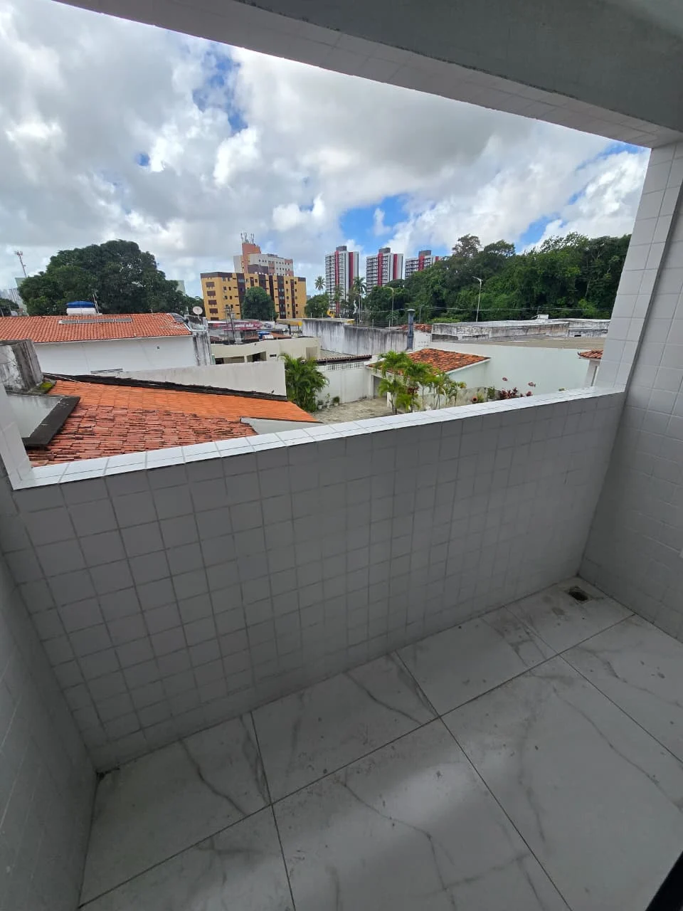 Apartamento na Torre com 2 Quartos sendo 1 Suíte
