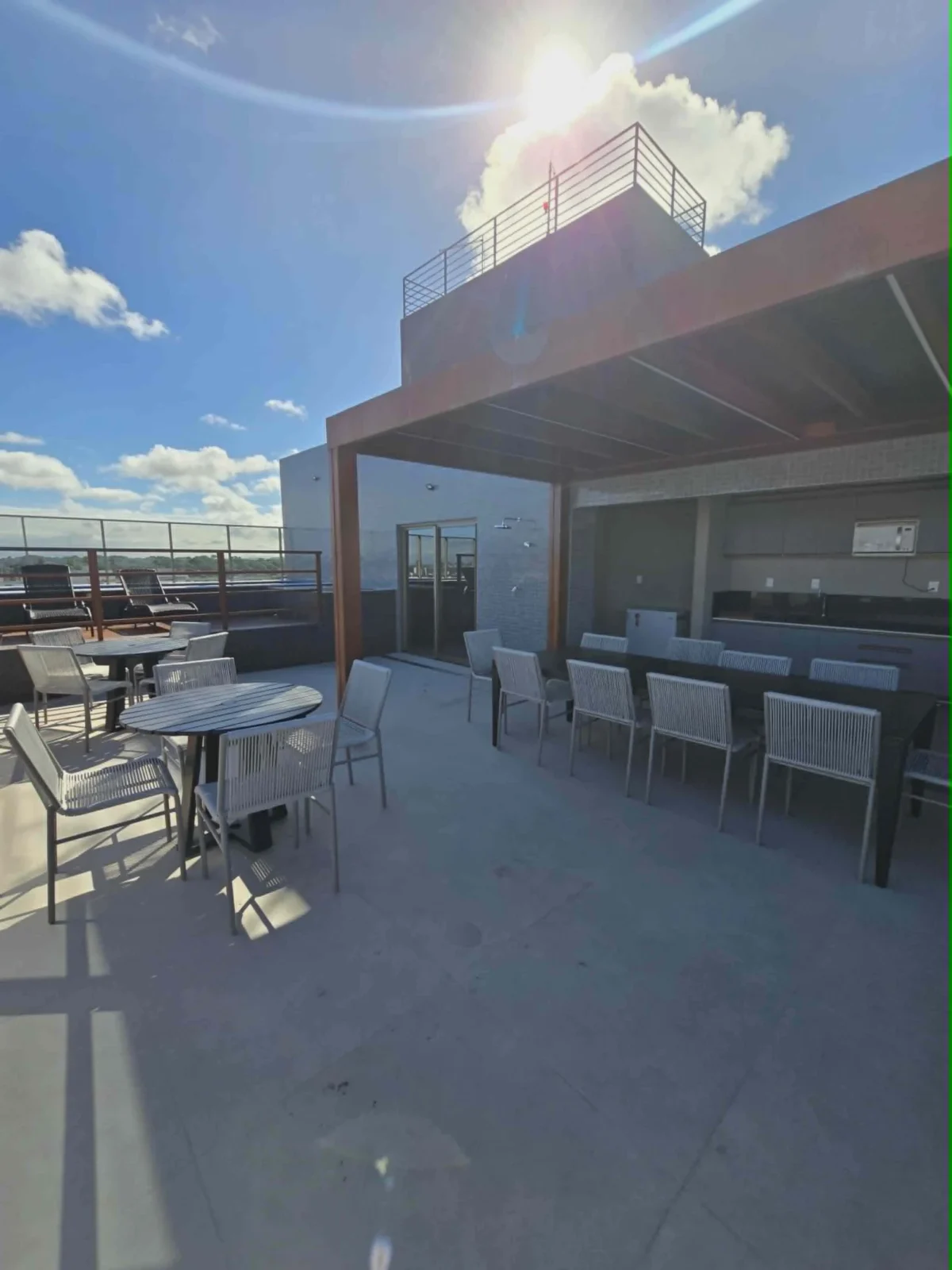 ALUGO Apartamento no Bessa com 3 Quartos sendo 1 Suíte, Elevador e Lazer, Próximo do Mar R$ XX00,00*