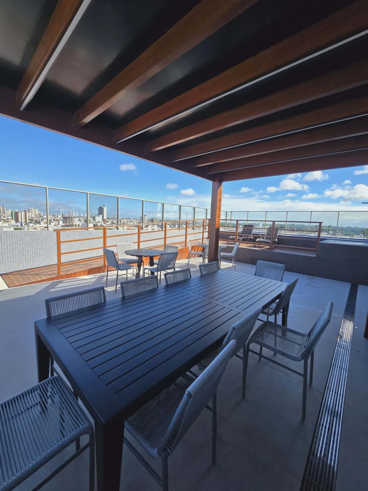 ALUGO Apartamento no Bessa com 3 Quartos sendo 1 Suíte, Elevador e Lazer, Próximo do Mar R$ XX00,00*