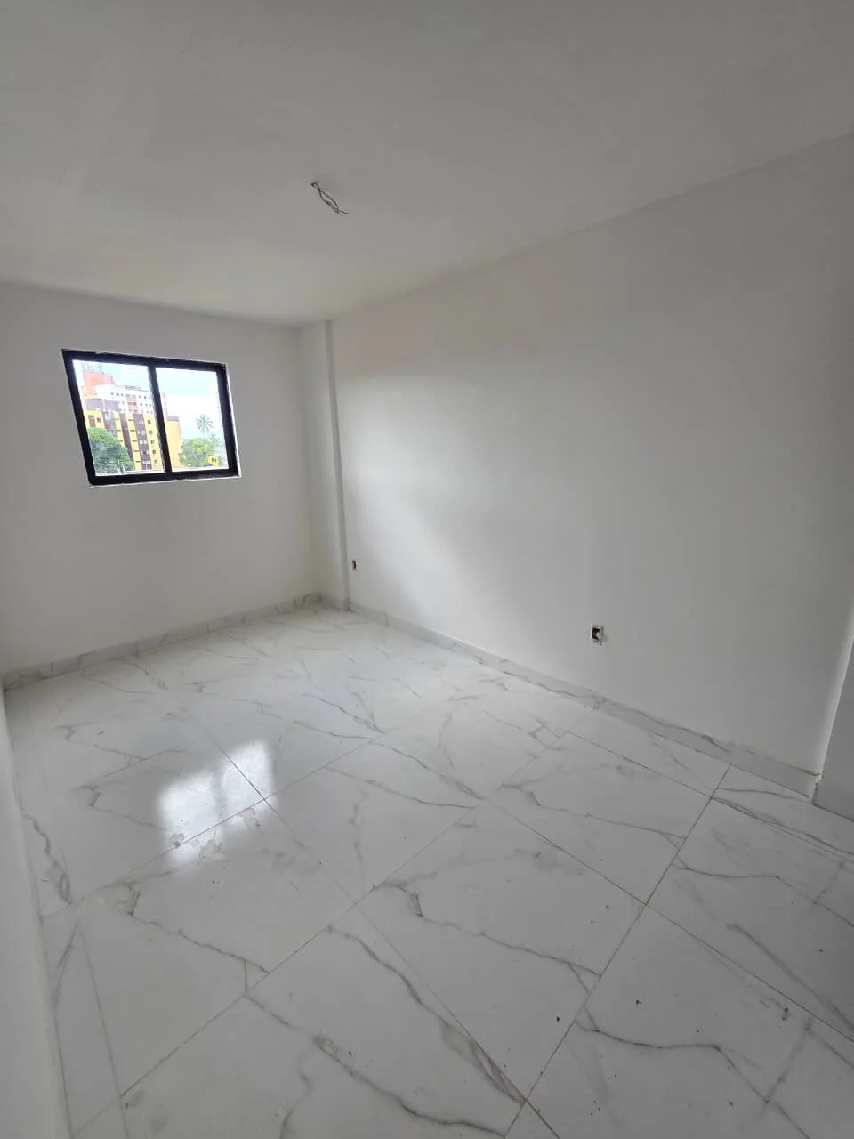 Apartamento na Torre com 2 Quartos sendo 1 Suíte